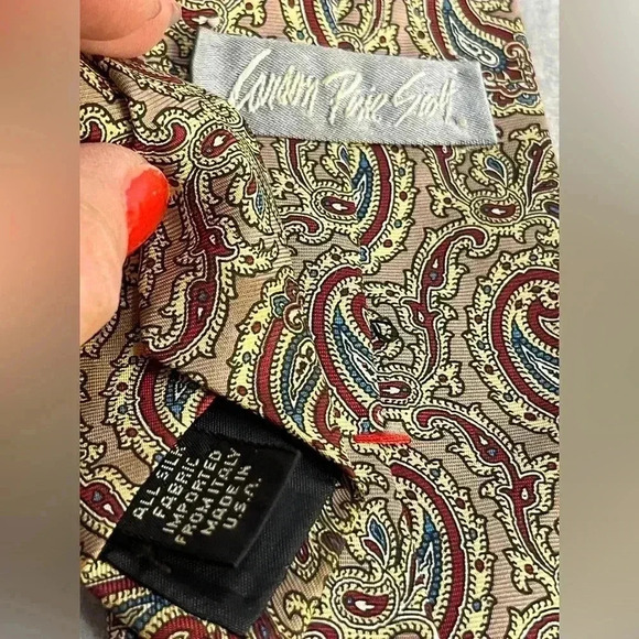 Carson Pirie Scott Vintage Silk Tie Paisley print- neutral colors - Picture 3 of 6
